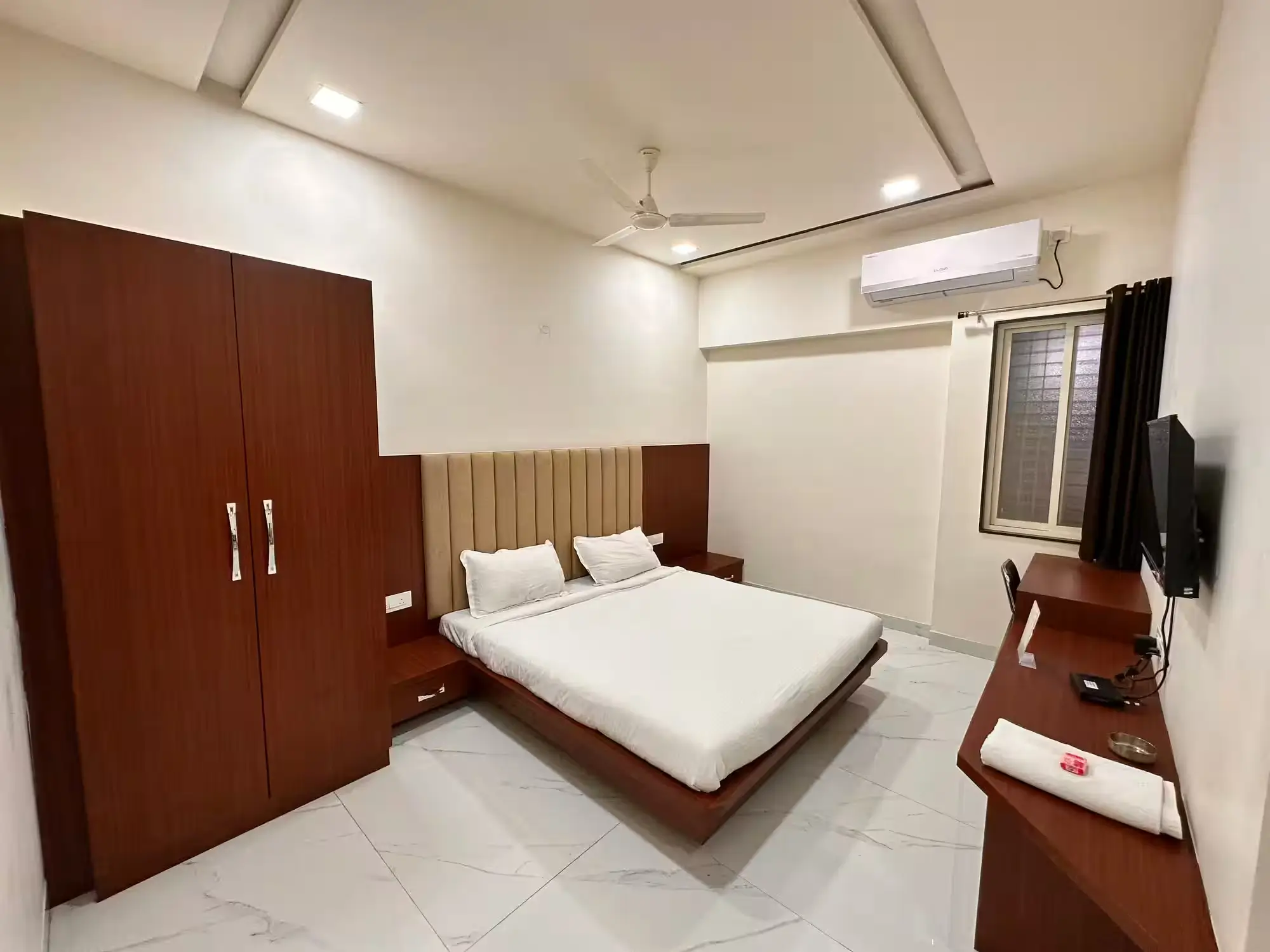 Spacious Double Bed Room in Padmavathy Nilayam Tirupati